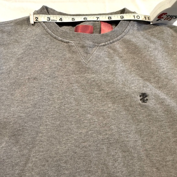 Vintage IZOD Gray Crewneck Sweatshirt – Size L, Like New - Picture 9 of 10